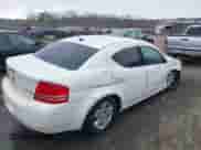 2010 Dodge Avenger SXT z VIN 1B3CC4FDXAN193611, wystawiony jako IAAI lot #41798586 z przebiegiem 92 800 mil mil oraz . Historia ofert i sprzedaży dostępna na DreamBid. Obrazek 4.