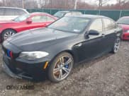 ✅ 2013 BMW M5 • VIN: WBSFV9C54DD096472 • Lot: 43774250. Wystawiony na IAAI z przebiegiem Nie podano. Bezpłatny archiwum sprzedaży aukcyjnych z USA i szczegółowy raport historii pojazdu na DreamBid. Zdjęcie 2.