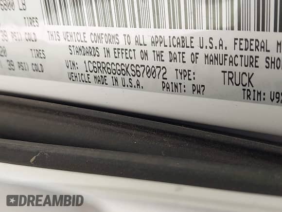 2019 Ram 1500 SLT z VIN 1C6RR6GG6KS670072, wystawiony jako IAAI lot #43225321 z przebiegiem 100 246 mil mil oraz . Historia ofert i sprzedaży dostępna na DreamBid. Obrazek 9.