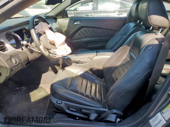 ✅ 2011 Ford Mustang V6 • VIN: 1ZVBP8AM1B5166406 • Lot: 86176825. Listed on Copart with 186,127 mi. Free auction sales archive from the USA and detailed vehicle history report at DreamBid. Image 7.