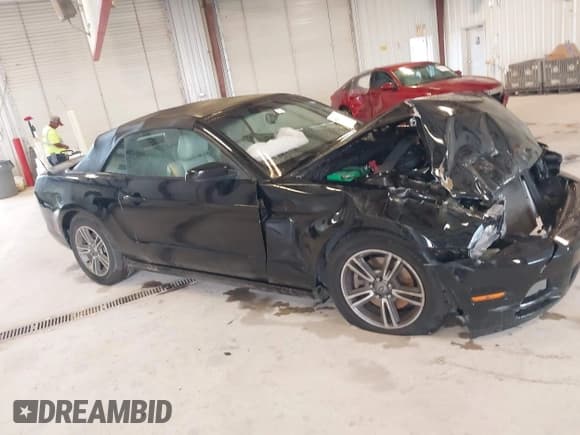 ✅ 2013 Ford Mustang V6 • VIN: 1ZVBP8EM6D5236821 • Lot: 43546803. Wystawiony na IAAI z przebiegiem 103 855 mil. Bezpłatny archiwum sprzedaży aukcyjnych z USA i szczegółowy raport historii pojazdu na DreamBid. Zdjęcie 14.