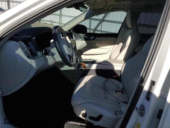 ✅ 2024 Volvo XC60 Plus Dark Theme • VIN: YV4H60DL7R1940872 • Lot: 88554545. Listed on Copart with 12,574 mi. Free auction sales archive from the USA and detailed vehicle history report at DreamBid. Image 7.