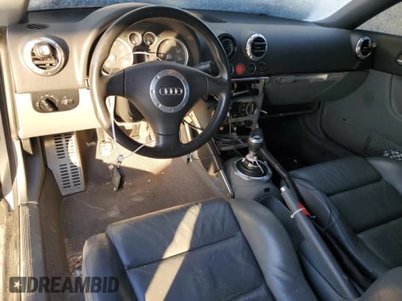 ✅ 2003 Audi TT • VIN: TRUWT28N231003094 • Lot: 83226404. Listed on Copart with 127,470 mi. Free auction sales archive from the USA and detailed vehicle history report at DreamBid. Image 8.