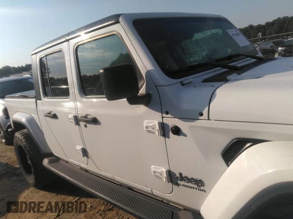 ✅ 2021 Jeep Gladiator High Altitude • VIN: 1C6HJTFG8ML551312 • Lot: 43138492. Wystawiony na IAAI z przebiegiem 66 835 mil. Bezpłatny archiwum sprzedaży aukcyjnych z USA i szczegółowy raport historii pojazdu na DreamBid. Zdjęcie 13.