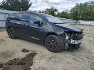 ✅ 2019 Chrysler Pacifica Touring L Plus • VIN: 2C4RC1EG7KR640029 • Lot: 84771395. Wystawiony na Copart z przebiegiem 83 932 mil. Bezpłatny archiwum sprzedaży aukcyjnych z USA i szczegółowy raport historii pojazdu na DreamBid. Zdjęcie 4.