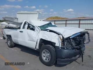 2018 Chevrolet Silverado 1500 Work Truck z VIN 1GCNKNEH4JZ368478, wystawiony jako IAAI lot #43202299 z przebiegiem Nie podano mil oraz . Historia ofert i sprzedaży dostępna na DreamBid. Obrazek 1.