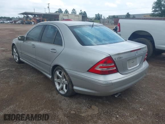 ✅ 2005 Mercedes-Benz C 230 Kompressor • VIN: WDBRF40J75F652543 • Lot: 42354324. Wystawiony na IAAI z przebiegiem 158 490 mil. Bezpłatny archiwum sprzedaży aukcyjnych z USA i szczegółowy raport historii pojazdu na DreamBid. Zdjęcie 3.