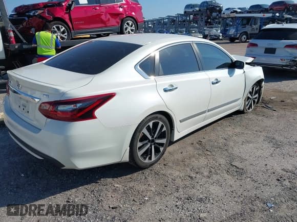 ✅ 2018 Nissan Altima SL • VIN: 1N4AL3AP0JC122839 • Лот: 43005542. Опубликован ранее на IAAI с пробегом 100 992 миль. Бесплатный доступ к архиву аукционных продаж из США и подробный отчёт об истории автомобиля на DreamBid. Изображение 4.