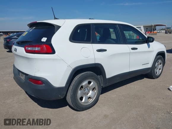 ✅ 2017 Jeep Cherokee Sport • VIN: 1C4PJMAB1HW668725 • Лот: 41589425. Опубликован ранее на IAAI с пробегом 185 316 миль. Бесплатный доступ к архиву аукционных продаж из США и подробный отчёт об истории автомобиля на DreamBid. Изображение 4.