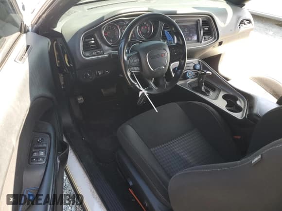 ✅ 2021 Dodge Challenger R/T • VIN: 2C3CDZBT0MH526521 • Lot: 57964035. Wystawiony na Copart z przebiegiem 99 671 mil. Bezpłatny archiwum sprzedaży aukcyjnych z USA i szczegółowy raport historii pojazdu na DreamBid. Zdjęcie 8.