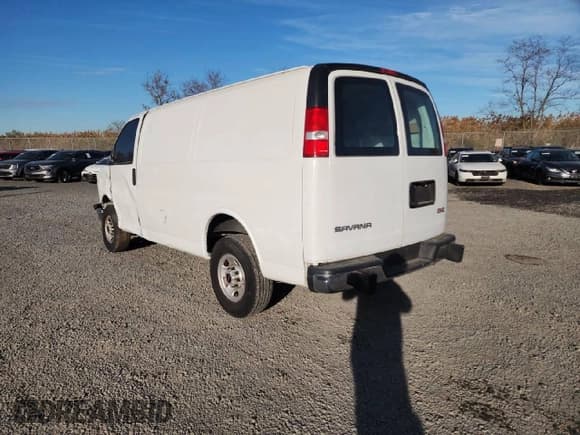 ✅ 2021 GMC Savana Cargo • VIN: 1GTW7AFP3M1270954 • Lot: 81899314. Wystawiony na Copart z przebiegiem 29 640 mil. Bezpłatny archiwum sprzedaży aukcyjnych z USA i szczegółowy raport historii pojazdu na DreamBid. Zdjęcie 2.