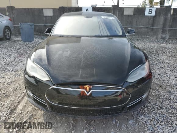 ✅ 2013 Tesla Model S Performance • VIN: 5YJSA1DP6DFP13754 • Lot: 92037915. Wystawiony na Copart z przebiegiem 106 443 mil. Bezpłatny archiwum sprzedaży aukcyjnych z USA i szczegółowy raport historii pojazdu na DreamBid. Zdjęcie 5.