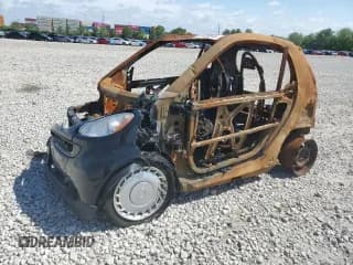 ✅ 2011 Smart fortwo Pure • VIN: WMEEJ3BA0BK480270 • Lot: 57428845. Wystawiony na Copart z przebiegiem Nie podano. Bezpłatny archiwum sprzedaży aukcyjnych z USA i szczegółowy raport historii pojazdu na DreamBid. Zdjęcie 1.