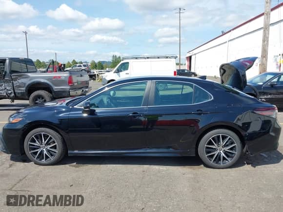 2022 Toyota Camry SE with VIN 4T1G11BK1NU050000, listed as a IAAI auction lot 42348766 with 57,429 mi miles and . Bid and sale history available at DreamBid. Image 14.