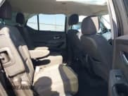 ✅ 2021 Chevrolet Traverse LT Cloth • VIN: 1GNERGKW7MJ236528 • Lot: 43406533. Wystawiony na IAAI z przebiegiem 59 484 mil. Bezpłatny archiwum sprzedaży aukcyjnych z USA i szczegółowy raport historii pojazdu na DreamBid. Zdjęcie 8.