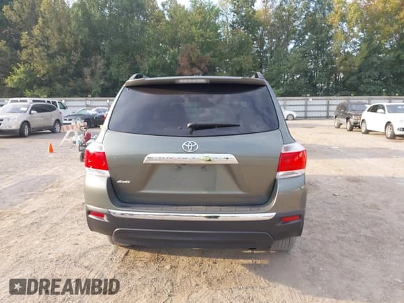 ✅ 2012 Toyota Highlander Limited • VIN: 5TDDK3EH0CS131961 • Lot: 43222784. Listed on IAAI with 334,295 mi. Free auction sales archive from the USA and detailed vehicle history report at DreamBid. Image 16.