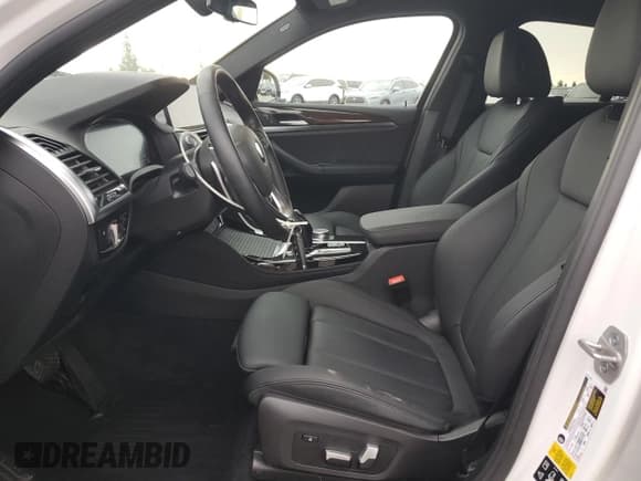 ✅ 2021 BMW X4 xDrive30i • VIN: 5UX2V1C01M9H64809 • Lot: 82207935. Wystawiony na Copart z przebiegiem 18 536 mil. Bezpłatny archiwum sprzedaży aukcyjnych z USA i szczegółowy raport historii pojazdu na DreamBid. Zdjęcie 7.