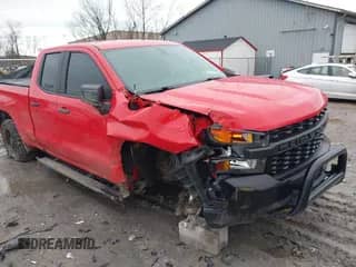 2019 Chevrolet Silverado 1500 Work Truck z VIN 1GCRYAEH3KZ405918, wystawiony jako IAAI lot #41894338 z przebiegiem 57 034 mil mil oraz . Historia ofert i sprzedaży dostępna na DreamBid. Obrazek 1.