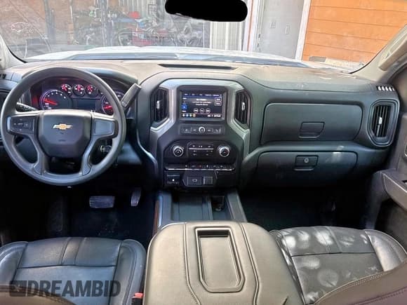 ✅ 2020 Chevrolet Silverado 1500 Custom • VIN: 1GCRWBEK0LZ203904 • Lot: 80130305. Wystawiony na Copart z przebiegiem 79 038 mil. Bezpłatny archiwum sprzedaży aukcyjnych z USA i szczegółowy raport historii pojazdu na DreamBid. Zdjęcie 9.