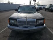 ✅ 1988 Mercedes-Benz 560 • VIN: WDBCA39D4JA397286 • Lot: 67397615. Wystawiony na Copart z przebiegiem 109 532 mil. Bezpłatny archiwum sprzedaży aukcyjnych z USA i szczegółowy raport historii pojazdu na DreamBid. Zdjęcie 5.
