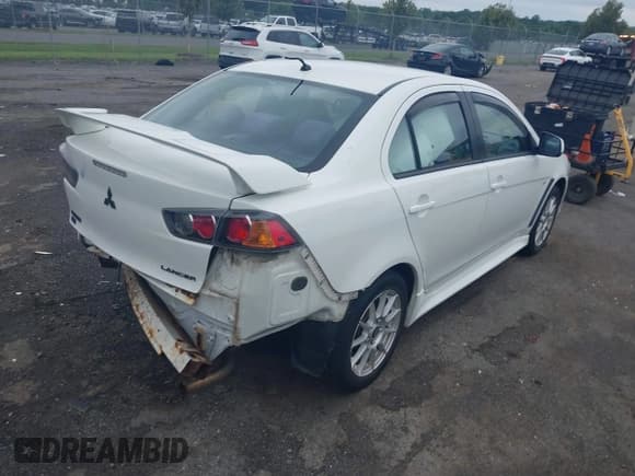 ✅ 2012 Mitsubishi Lancer SE • VIN: JA32V2FW6CU014031 • Lot: 43005876. Wystawiony na IAAI z przebiegiem 178 503 mil. Bezpłatny archiwum sprzedaży aukcyjnych z USA i szczegółowy raport historii pojazdu na DreamBid. Zdjęcie 4.
