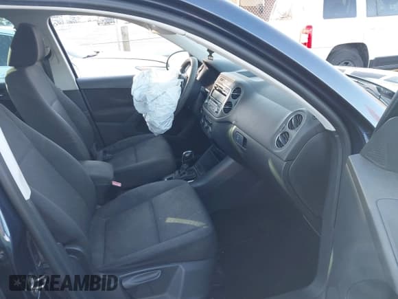 ✅ 2012 Volkswagen Tiguan S • VIN: WVGAV7AX3CW525626 • Лот: 43679915. Опубликован ранее на IAAI с пробегом 119 434 миль. Бесплатный доступ к архиву аукционных продаж из США и подробный отчёт об истории автомобиля на DreamBid. Изображение 5.