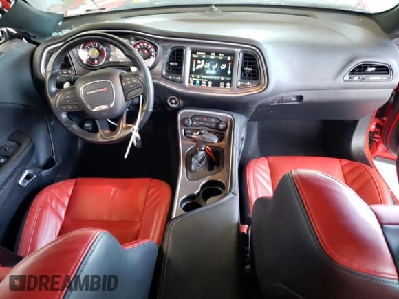 ✅ 2021 Dodge Challenger R/T Scat Pack • VIN: 2C3CDZFJXMH567506 • Lot: 56266904. Wystawiony na Copart z przebiegiem 26 591 mil. Bezpłatny archiwum sprzedaży aukcyjnych z USA i szczegółowy raport historii pojazdu na DreamBid. Zdjęcie 8.