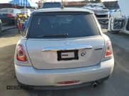 ✅ 2012 MINI Hardtop • VIN: WMWSU3C57CT257811 • Lot: 90053975. Wystawiony na Copart z przebiegiem 134 073 mil. Bezpłatny archiwum sprzedaży aukcyjnych z USA i szczegółowy raport historii pojazdu na DreamBid. Zdjęcie 6.