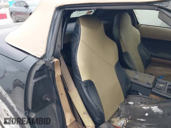 ✅ 1994 Chevrolet Corvette • VIN: 1G1YY32PXR5119898 • Lot: 41524375. Wystawiony na IAAI z przebiegiem Nie podano. Bezpłatny archiwum sprzedaży aukcyjnych z USA i szczegółowy raport historii pojazdu na DreamBid. Zdjęcie 8.