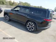 ✅ 2025 Rivian R1S Adventure • VIN: 7PDSGBBA1SN073415 • Lot: 43064933. Wystawiony na IAAI z przebiegiem 4 060 mil. Bezpłatny archiwum sprzedaży aukcyjnych z USA i szczegółowy raport historii pojazdu na DreamBid. Zdjęcie 3.