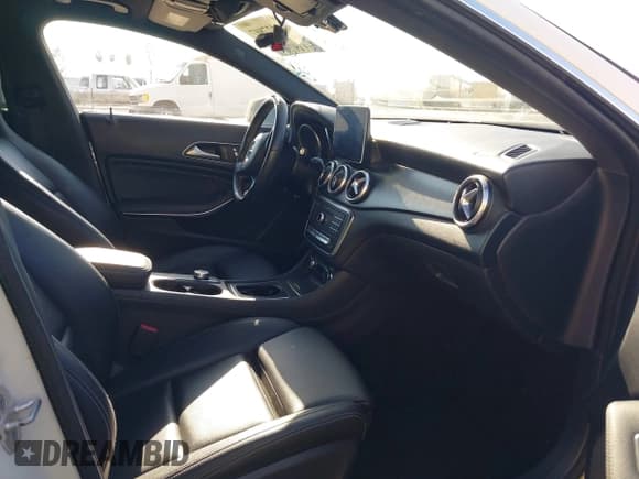 ✅ 2018 Mercedes-Benz CLA 250 • VIN: WDDSJ4EB2JN540435 • Lot: 43427807. Wystawiony na IAAI z przebiegiem 80 724 mil. Bezpłatny archiwum sprzedaży aukcyjnych z USA i szczegółowy raport historii pojazdu na DreamBid. Zdjęcie 5.