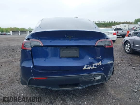 ✅ 2023 Tesla Model Y Long Range • VIN: 7SAYGDEE6PF603981 • Lot: 42133348. Wystawiony na IAAI z przebiegiem 28 566 mil. Bezpłatny archiwum sprzedaży aukcyjnych z USA i szczegółowy raport historii pojazdu na DreamBid. Zdjęcie 17.