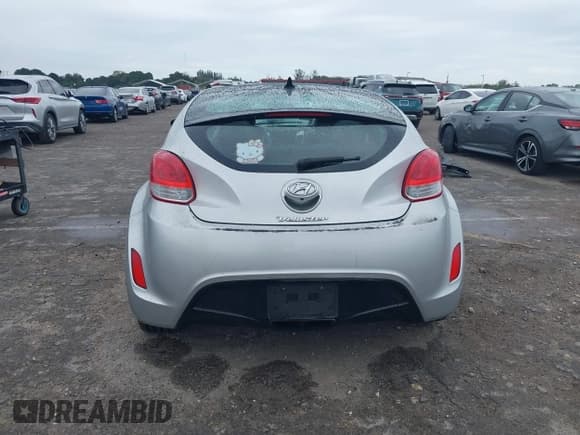✅ 2016 Hyundai Veloster • VIN: KMHTC6AD4GU276236 • Lot: 41357039. Wystawiony na IAAI z przebiegiem 48 243 mil. Bezpłatny archiwum sprzedaży aukcyjnych z USA i szczegółowy raport historii pojazdu na DreamBid. Zdjęcie 16.