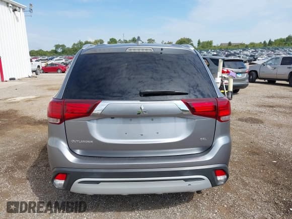 ✅ 2020 Mitsubishi Outlander ES • VIN: JA4AZ3A39LZ018592 • Lot: 43182562. Listed on IAAI with 86,938 mi. Free auction sales archive from the USA and detailed vehicle history report at DreamBid. Image 16.