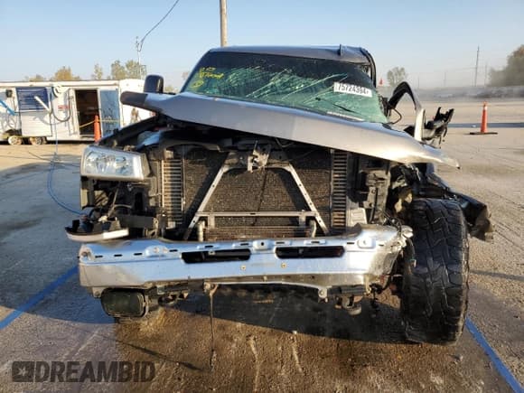 ✅ 2006 Chevrolet Silverado 2500HD LT2 • VIN: 1GCHK23D66F159926 • Lot: 45532525. Wystawiony na Copart z przebiegiem Nie podano. Bezpłatny archiwum sprzedaży aukcyjnych z USA i szczegółowy raport historii pojazdu na DreamBid. Zdjęcie 5.