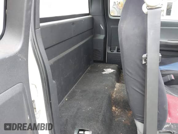 2008 Dodge Dakota ST с VIN 1D7HE22K28S510421, выставлен на аукционе IAAI как лот 42686505 с пробегом 138 167 миль миль и . История ставок и продаж доступна на DreamBid. Изображение 8.