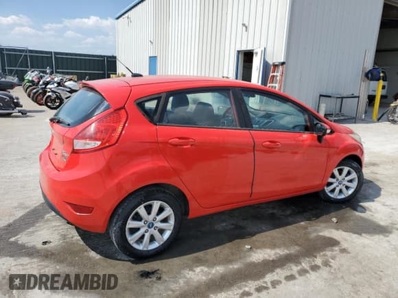 ✅ 2013 Ford Fiesta SE • VIN: 3FADP4EJ1DM202179 • Lot: 80529735. Wystawiony na Copart z przebiegiem 116 004 mil. Bezpłatny archiwum sprzedaży aukcyjnych z USA i szczegółowy raport historii pojazdu na DreamBid. Zdjęcie 3.