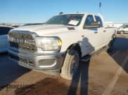 ✅ 2019 Ram 2500 Tradesman • VIN: 3C6UR5HJ0KG551410 • Lot: 43595939. Wystawiony na IAAI z przebiegiem 118 224 mil. Bezpłatny archiwum sprzedaży aukcyjnych z USA i szczegółowy raport historii pojazdu na DreamBid. Zdjęcie 2.