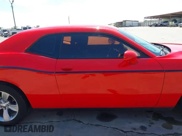 2016 Dodge Challenger SXT Plus z VIN 2C3CDZAG6GH137763, wystawiony jako IAAI lot #43310704 z przebiegiem 119 926 mil mil oraz . Historia ofert i sprzedaży dostępna na DreamBid. Obrazek 13.