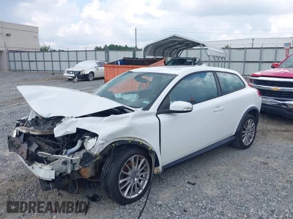 ✅ 2011 Volvo C30 • VIN: YV1672MK3B2210753 • Lot: 42817163. Listed on IAAI with 180,000 mi. Free auction sales archive from the USA and detailed vehicle history report at DreamBid. Image 6.