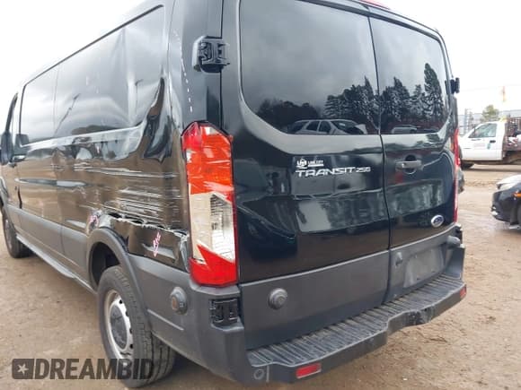 ✅ 2019 Ford Transit • VIN: 1FTYR2YM3KKA96824 • Lot: 41088013. Wystawiony na IAAI z przebiegiem 137 331 mil. Bezpłatny archiwum sprzedaży aukcyjnych z USA i szczegółowy raport historii pojazdu na DreamBid. Zdjęcie 17.