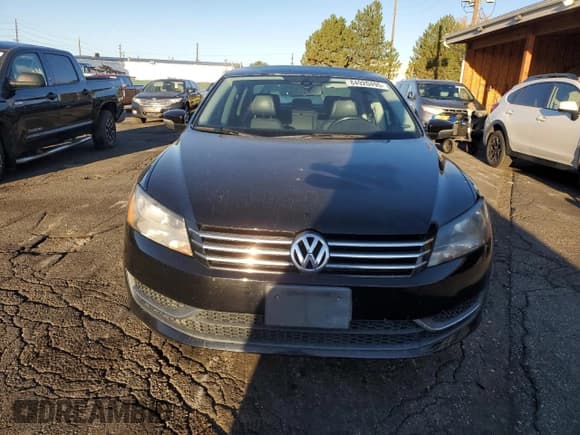 ✅ 2014 Volkswagen Passat S • VIN: 1VWAT7A34EC032806 • Lot: 84920495. Listed on Copart with 105,097 mi. Free auction sales archive from the USA and detailed vehicle history report at DreamBid. Image 5.