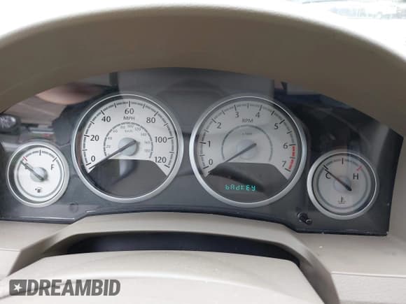 ✅ 2010 Chrysler Town & Country LX • VIN: 2A4RR2D15AR456363 • Lot: 42127422. Wystawiony na IAAI z przebiegiem 213 715 mil. Bezpłatny archiwum sprzedaży aukcyjnych z USA i szczegółowy raport historii pojazdu na DreamBid. Zdjęcie 7.