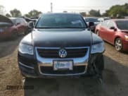✅ 2010 Volkswagen Touareg VR6 • VIN: WVGBF7A9XAD001790 • Lot: 70806534. Wystawiony na Copart z przebiegiem 90 103 mil. Bezpłatny archiwum sprzedaży aukcyjnych z USA i szczegółowy raport historii pojazdu na DreamBid. Zdjęcie 5.