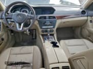 ✅ 2013 Mercedes-Benz C 300 Sport • VIN: WDDGF8AB7DR263461 • Лот: 96068725. Опубликован ранее на Copart с пробегом 150 048 миль. Бесплатный доступ к архиву аукционных продаж из США и подробный отчёт об истории автомобиля на DreamBid. Изображение 8.