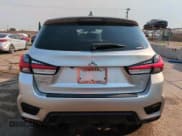 ✅ 2023 Mitsubishi Outlander ES • VIN: JA4ARUAUXPU012964 • Lot: 64581805. Wystawiony na Copart z przebiegiem 17 637 mil. Bezpłatny archiwum sprzedaży aukcyjnych z USA i szczegółowy raport historii pojazdu na DreamBid. Zdjęcie 6.