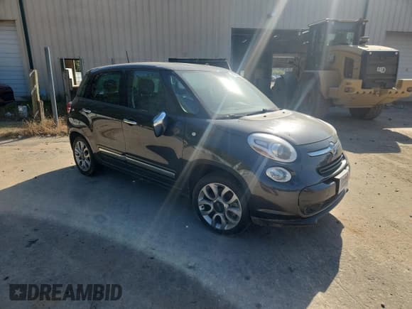 ✅ 2017 FIAT 500L Lounge • VIN: ZFBCFACH0HZ039023 • Lot: 85553655. Listed on Copart with 28,141 mi. Free auction sales archive from the USA and detailed vehicle history report at DreamBid. Image 4.