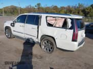 ✅ 2019 Cadillac Escalade ESV Luxury • VIN: 1GYS3HKJ1KR155783 • Lot: 41099774. Wystawiony na IAAI z przebiegiem 60 610 mil. Bezpłatny archiwum sprzedaży aukcyjnych z USA i szczegółowy raport historii pojazdu na DreamBid. Zdjęcie 3.