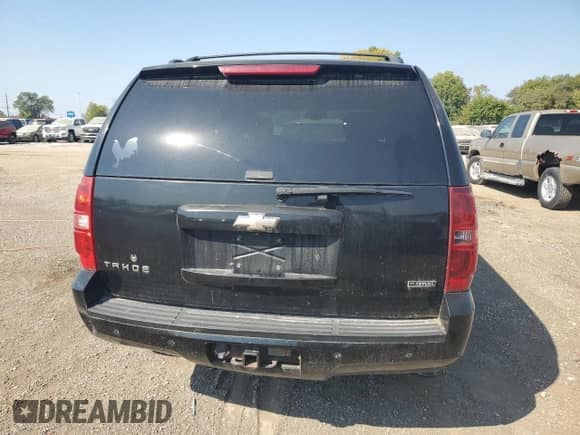 2008 Chevrolet Tahoe LTZ with VIN 1GNFK13008J141640, listed as a Copart auction lot 82100545 with 277,326 mi miles and Salvage title. Bid and sale history available at DreamBid. Image 6.