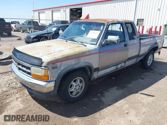 1995 Dodge Dakota z VIN 1B7GL23X4SS149528, wystawiony jako IAAI lot #42049475 z przebiegiem 168 078 mil mil oraz . Historia ofert i sprzedaży dostępna na DreamBid. Obrazek 17.
